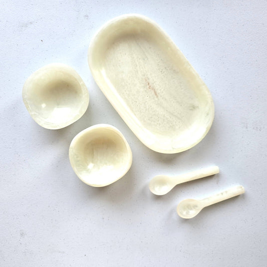 Resin Serving Set in White