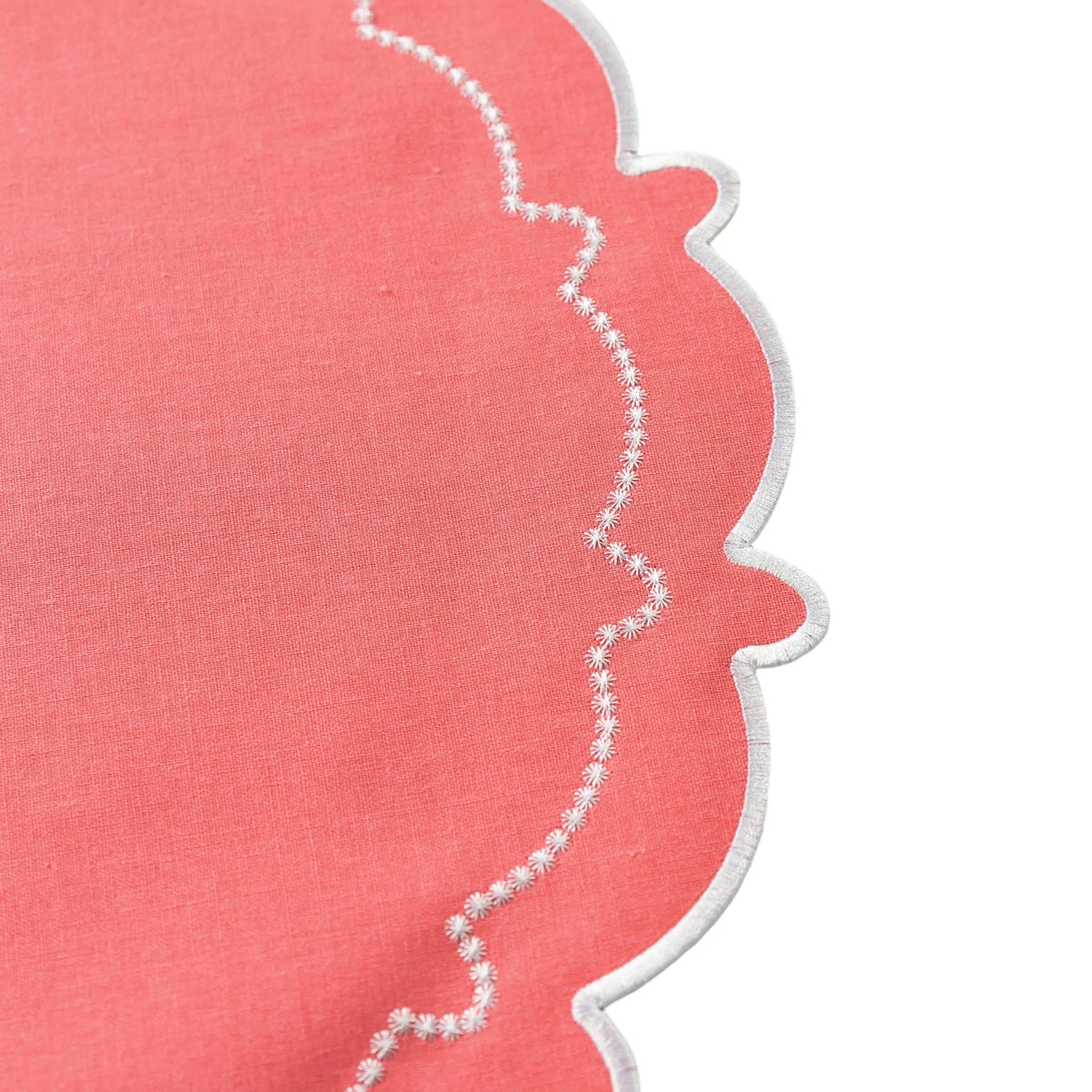 Set of 4 Scalloped Edge Placemats