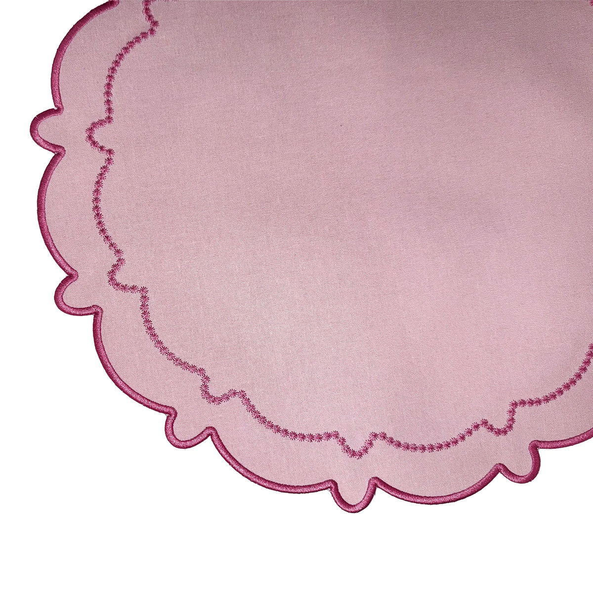 Set of 4 Scalloped Edge Placemats